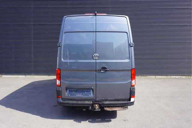 Volkswagen CRAFTER 35 180pk Automaat L3H3/L2H2 Apple Carplay Camera Parkeersensoren Trekhaak Navigatie 3-Zits Cruise control Airco