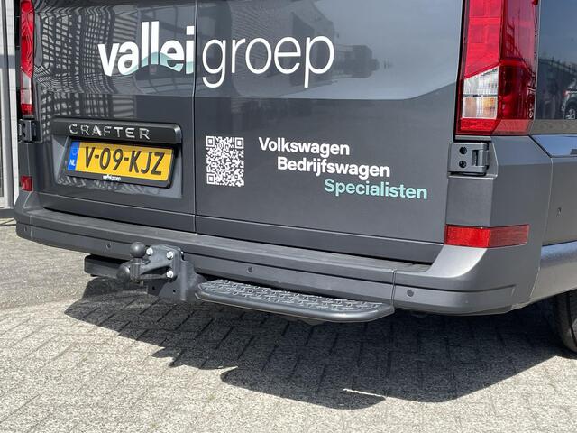 Volkswagen CRAFTER 35 Exclusive L3H3 140 pk Automaat BPM vrij | 3-Zits | Led | ACC | Trekhaak | Navigatie | Camera | DAB+ | Stoelverwarming | Stuurverwarming | Voorruitverwarming