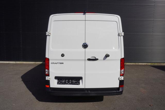 Volkswagen CRAFTER 140pk Automaat L3H2/L2H1 Apple Carplay Camera Navigatie Cruise control 270°C Deuren