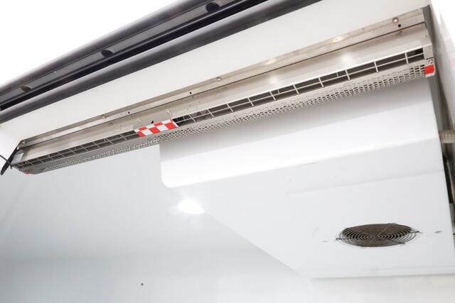 Volkswagen CRAFTER 35 2.0 TDI 140pk L4H3 (L3H2) Maxi Koelwagen Airco/Navi/Camera 11-2022