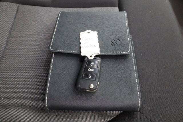 Volkswagen CRAFTER 35 2.0 TDI 140pk L4H3 (L3H2) Maxi Koelwagen Airco/Navi/Camera 11-2022