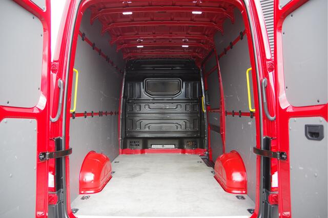 Volkswagen CRAFTER 35 2.0 TDI L3H3 3-ZITS, 177PK, TREKHAAK, CAMERA, ADAPT. CRUISE, VOORRUIT VERWARMING, CARPLAY