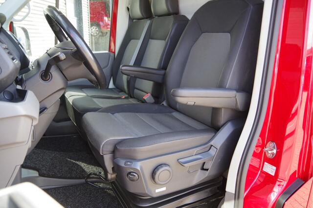 Volkswagen CRAFTER 35 2.0 TDI L3H3 177PK AUT. LED, TREKHAAK, GEV. ERGO ACTIVE STOEL, ADAPT. CRUISE, STOELVERWARMING, STUUR VERWARMING, STANDKACHEL, LEDER STUUR