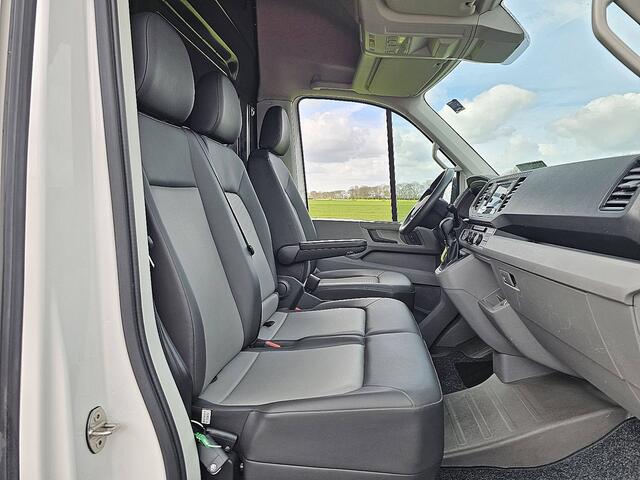 Volkswagen CRAFTER 35 L3H3 140Pk Automaat Trekhaak Camera CarPlay Euro6!