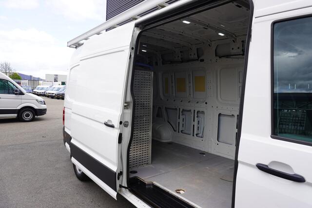 Volkswagen CRAFTER 180pk L4H3/L3H2 LED Imperiaal werkplaats inrichting Cruise control Trekhaak Camera