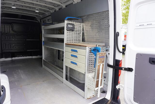 Volkswagen CRAFTER 180pk L4H3/L3H2 LED Imperiaal werkplaats inrichting Cruise control Trekhaak Camera