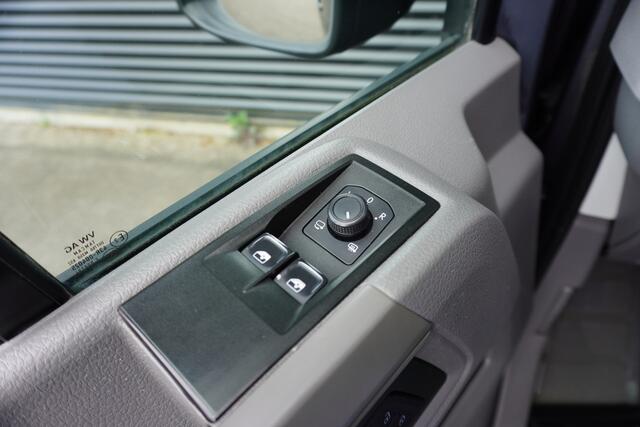 Volkswagen CRAFTER 35 180pk Automaat L3H3/L2H2 Apple Carplay LED Trekhaak Camera Parkeersensoren Imperiaal Cruise control Airco