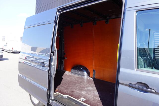 Volkswagen CRAFTER 140pk Automaat L3H3/L2H2 75 Edition Leder LED Apple Carplay Camera Trekhaak Stuurverarming