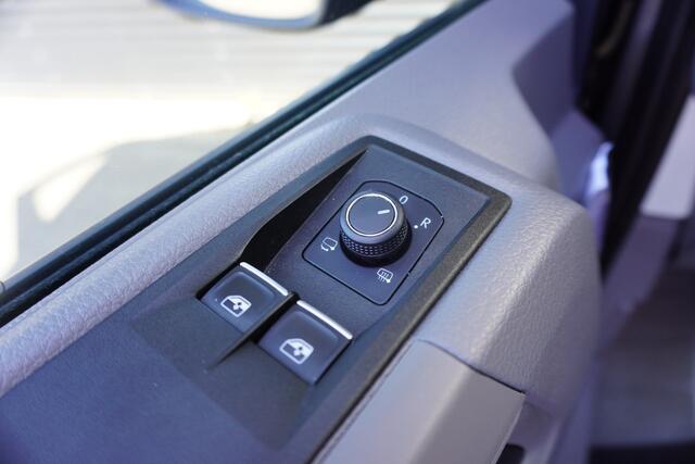 Volkswagen CRAFTER 140pk Automaat L3H3/L2H2 75 Edition Leder LED Apple Carplay Camera Trekhaak Stuurverarming