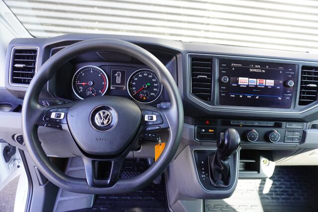 Volkswagen CRAFTER 140pk Automaat L3H3/L2H2 LED Navigatie Trekhaak Apple Carplay Camera Imperiaal Airco Cruise control