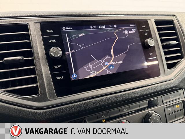 Volkswagen CRAFTER 35 2.0 TDI L3H3 Highline 140pk | Nav | Trekhaak | PDC