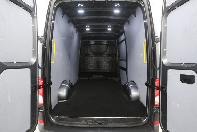 Volkswagen CRAFTER 2.0 TDI L3H3 177PK | 3000kg Trekgew. | DSG | Airco | Adap. Cruise | Camera | Carplay | 3 Zits | Trekhaak