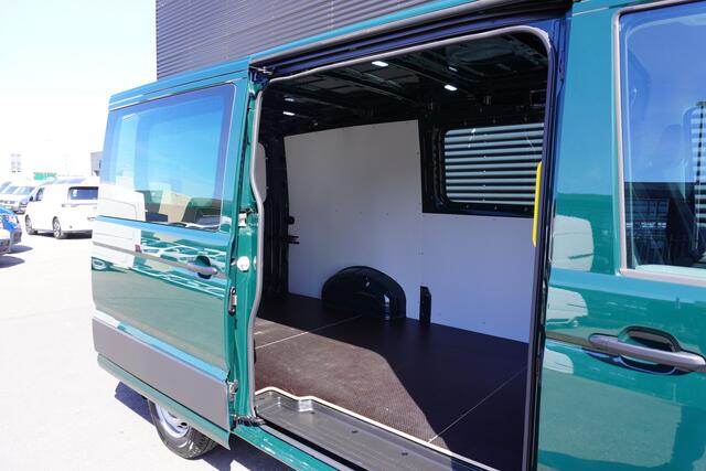 Volkswagen CRAFTER 140pk Facelift L3H2/L2H1 Highline Apple Carplay Trekhaak Parkeersensoren Digitaal dashboard