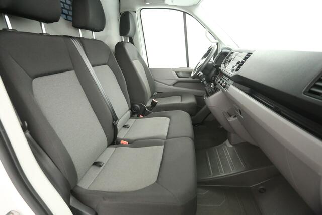 Volkswagen CRAFTER 2.0 TDI L4H3 140PK | Marge | Airco | 3 Zits | Trekhaak | Parkeersens.