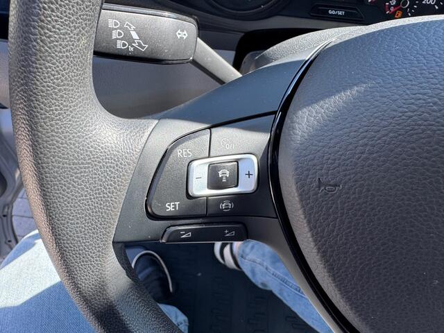 Volkswagen CRAFTER 35 2.0 TDI L4H3 140pk Automaat - ACC - LED - Geveerde Stoel - Carplay - Camera - Betimmering - Rijklaar