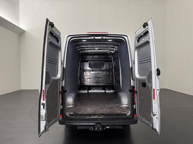 Volkswagen CRAFTER 2.0TDI 140PK L3H3 Highline | Navigatie | Airco | Cruise | 3000KG Trekhaak