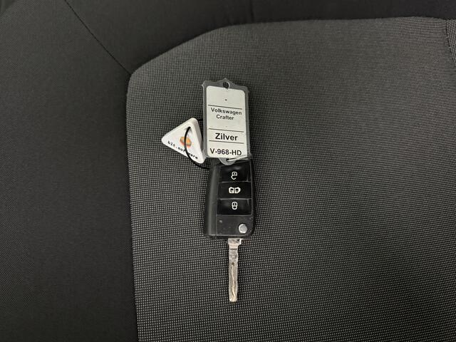 Volkswagen CRAFTER 2.0TDI 140PK L3H3 Highline | Navigatie | Airco | Cruise | 3000KG Trekhaak