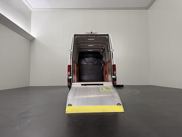 Volkswagen CRAFTER 2.0TDI 140PK Automaat L3H3 | Laadklep | Airco | Cruise | Camera | Multimedia