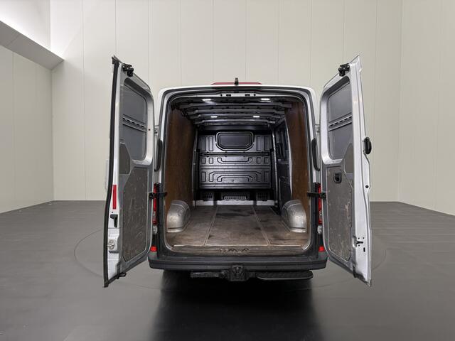 Volkswagen CRAFTER 2.0TDI 177PK Automaat L3H2 Highline | Trekhaak 3000Kg | Airco | Navigatie | Camera | Multimedia | Betimmering