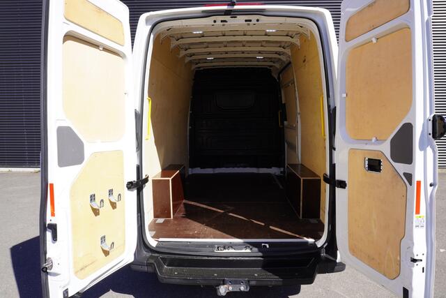 Volkswagen CRAFTER 180pk Automaat L3H3/L2H2 Apple Carplay Camera Trekhaak Parkeersensoren Airco Cruise control