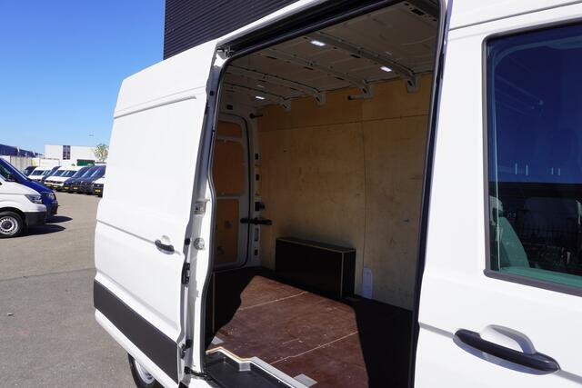 Volkswagen CRAFTER 180pk Automaat L3H3/L2H2 Apple Carplay Camera Trekhaak Parkeersensoren Airco Cruise control