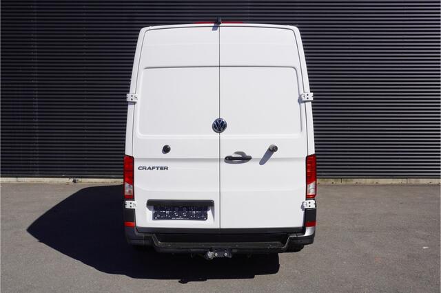 Volkswagen CRAFTER 180pk Automaat L3H3/L2H2 Apple Carplay Camera Trekhaak Parkeersensoren Airco Cruise control