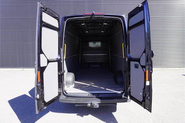 Volkswagen CRAFTER 35 177pk Automaat L4H3/L3H2 Facelift Navigatie Apple carplay Camera Trekhaak Digitaal dashboard Cruise control Parkeersensoren