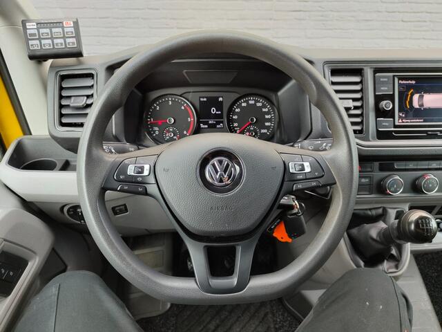 Volkswagen CRAFTER 35 2.0 TDI L3H3 Highline Airco Trekhaak Comfort Plus bestuurdersstoel Cruise Control Camera Pdc Bluetooth Voorruitverwarming Inbouwkasten Omvormer Signaleringsverlichting Betonplex Vloer Wandbetimmering Licht- en regensensor 3.000KG Trekgewicht 1e Eigenaa