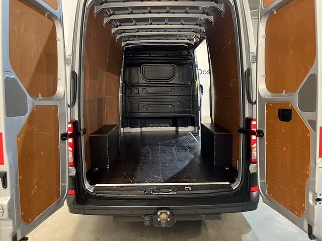 Volkswagen CRAFTER 35 2.0 TDI L3H3 140 PK Automaat / Euro 6 / Trekhaak 3.000 KG / Airco / Cruise Control / CarPlay / PDC / Navigatie / 3-Zits / 69.000 KM !!