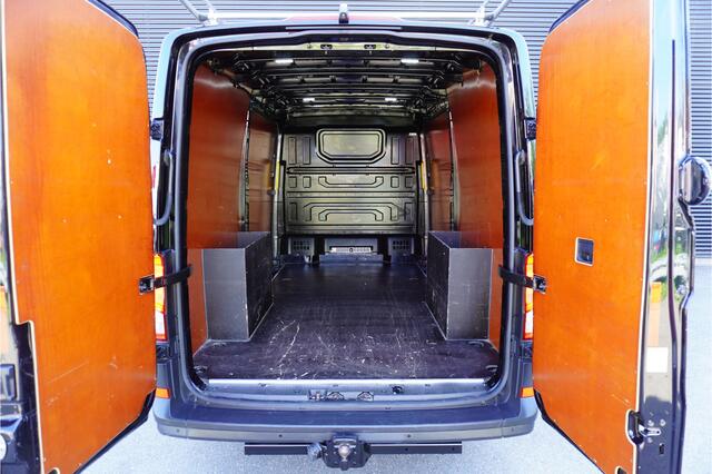 Volkswagen CRAFTER 35 2.0 TDI L3H2/L2H1 2x Schuifdeur LED Trekhaak Navigatie Camera Parkeersensoren Cruise control Imperiaal Sidebars