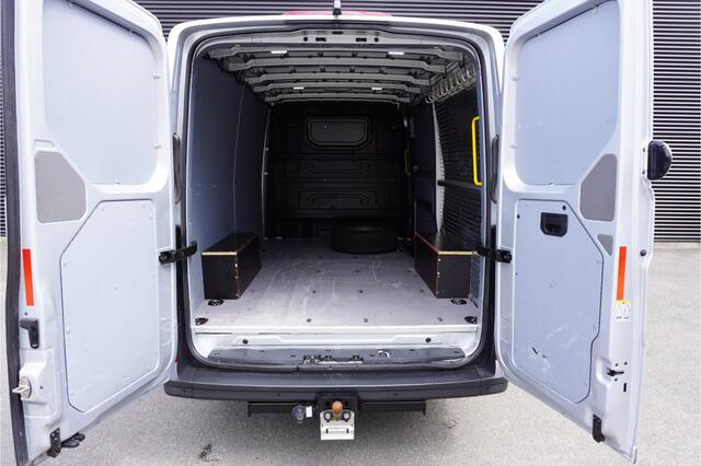 Volkswagen CRAFTER 177pk automaat 4x4 4motion L3H2/L2H1 Trekhaak Navigatie Camera Parkeersensoren LED Cruise control Stoelverwarming + massage
