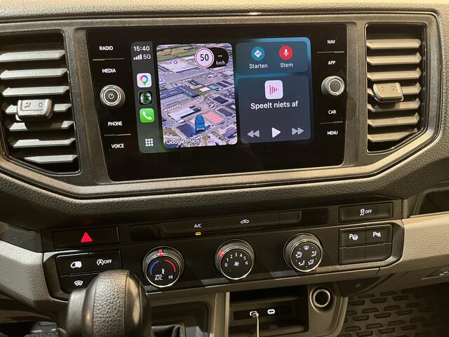 Volkswagen CRAFTER 35 2.0 TDI L3H3 140 PK Automaat / Euro 6 / Trekhaak 3.000 KG / Airco / Cruise Control / PDC / CarPlay / Navigatie / 3-Zits / 56.200 km !!