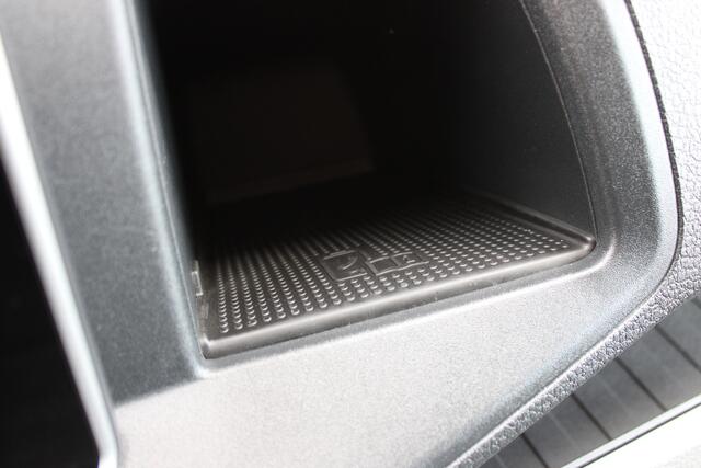 Volkswagen CRAFTER 2 35 2.0 TDI 140PK L3H2 DC |TREKHAAK|LED|CAMERA|DUBBELCABINE|