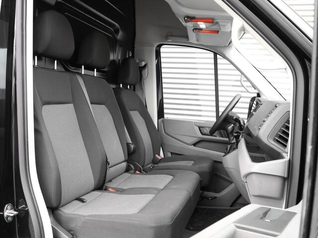 Volkswagen CRAFTER 30 2.0 TDI 140pk DSG L3H3 Highline · Camera · Cruise Control · Trekhaak · P-Sensoren · Apple/Android Car Play · 3 Zitplaatsen · Garantie t/m 04-09-2028 of 120.000km