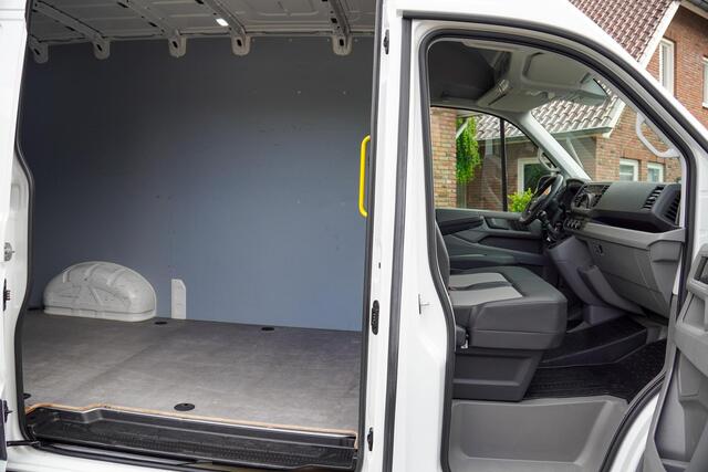 Volkswagen CRAFTER 2.0 TDI 102PK L3H3 NAVI Trekhaak Airco Leder