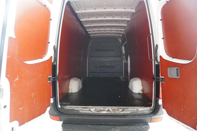 Volkswagen CRAFTER 35 2.0 TDI 140PK L3H2 nr.V026 | Airco | Cruise | Betimmering