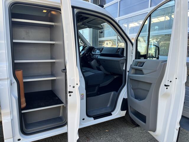 Volkswagen CRAFTER 35 2.0 TDI L3 Fassi Laadkraan M15A Trekhaak 3500 kg trekgewicht Airco Apple carplay Cruise controle 3-Persoons Kastinrichting Open laadbak Pick-up Euro 6 Bakwagen P-up Telefoonverbinding