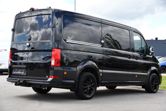 Volkswagen CRAFTER 35 2.0 TDI L3H2 Black Edition Camera, Cruise, Carplay, LED, Stoelverwarming, 177pk, Automaat, Clima, Trekhaak, Voorruit verwarming, Uniek!
