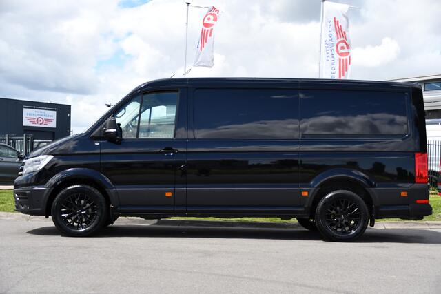 Volkswagen CRAFTER 35 2.0 TDI L3H2 Black Edition Camera, Cruise, Carplay, LED, Stoelverwarming, 177pk, Automaat, Clima, Trekhaak, Voorruit verwarming, Uniek!