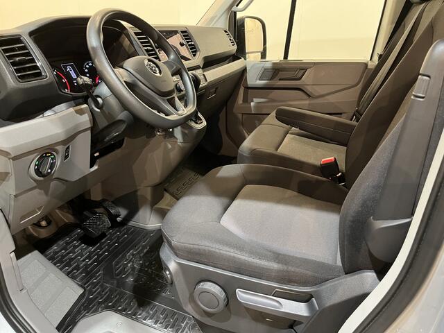Volkswagen CRAFTER 35 2.0 TDI L3H3 140 PK Automaat / Euro 6 / Trekhaak 3.000 KG / Airco / Cruise Control / PDC / CarPlay / Navigatie / 3-Zits / 49.350 KM !!
