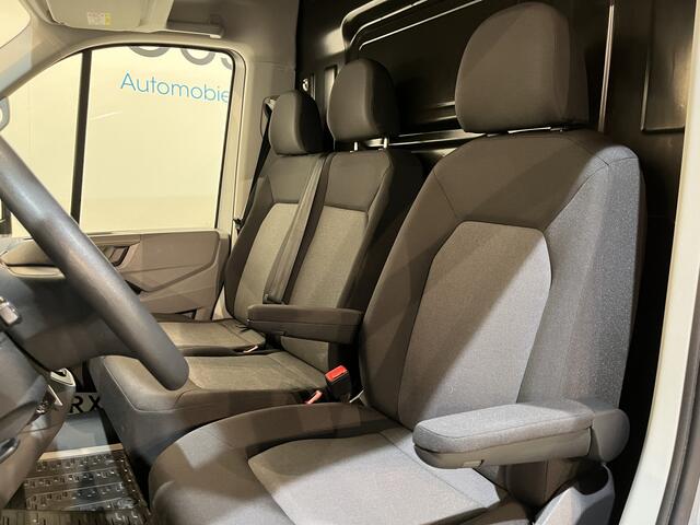 Volkswagen CRAFTER 35 2.0 TDI L3H3 140 PK Automaat / Euro 6 / Trekhaak 3.000 KG / Airco / Cruise Control / PDC / CarPlay / Navigatie / 3-Zits / 49.350 KM !!