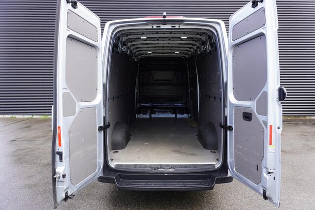 Volkswagen CRAFTER 180pk Automaat L4H4/L3H2 Apple carplay LED Navigatie Camera Parkeersensoren Cruise control