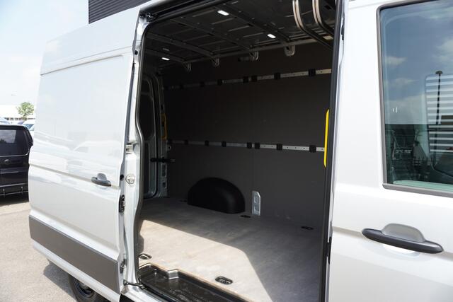 Volkswagen CRAFTER 180pk Automaat LED Apple carplay Camera Navigatie Trekhaak Standkachel