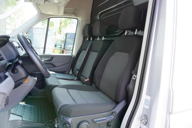 Volkswagen CRAFTER 180pk Automaat LED Apple carplay Camera Navigatie Trekhaak Standkachel