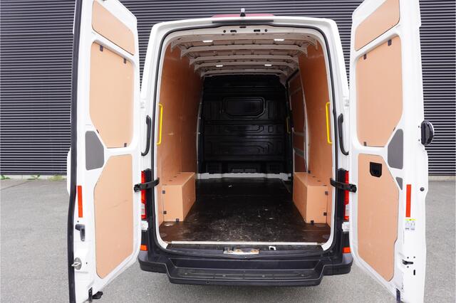 Volkswagen CRAFTER L3H3/L2H2 140pk Automaat Apple carplay Camera Parkeersensren 3-zits Cruise control