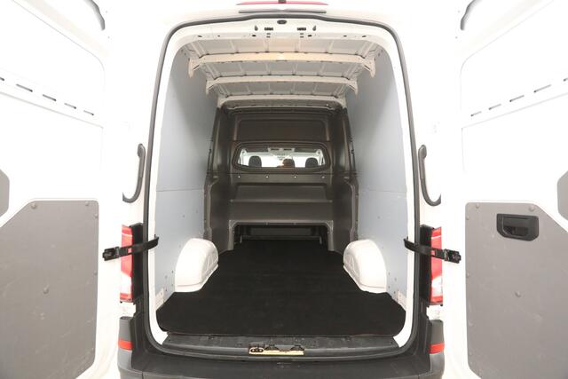 Volkswagen CRAFTER 2.0 TDI 140PK L3H3 | DC | 6 Zits | 3000kg Trekgew. | Airco | Cruise | Camera | Carplay | Parkeersens.