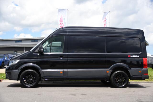 Volkswagen CRAFTER 35 2.0 TDI L3H3 4Motion Black Edition Full options! Adaptieve Cruise, Camera, Carplay, Stoelverwarming, LED, 4x4, Automaat, 177pk, Clima, Trekhaak, Uniek!