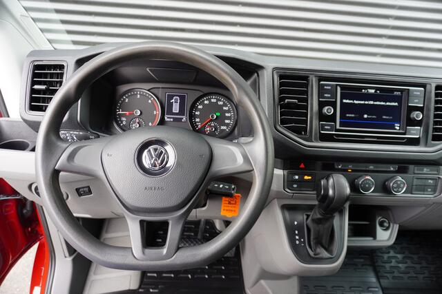 Volkswagen CRAFTER 140pk Automaat L3H3/L2H2 Apple Carplay Camera Stoelverwarming Cruise control Sidebars