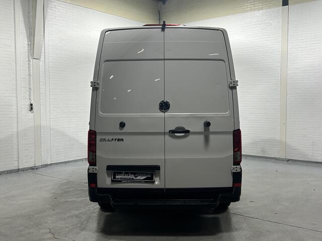 Volkswagen CRAFTER 2.0 TDI 140 pk L3H3 Navi, Camera, Cruise Control Airco, Laadruimte Pakket, PDC V+A, Geveerde Stoel, 3-Zits