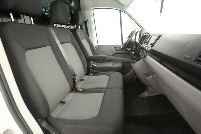 Volkswagen CRAFTER 2.0 TDI L3H2 140PK | Airco | 3 Zits | Carplay | Trekhaak
